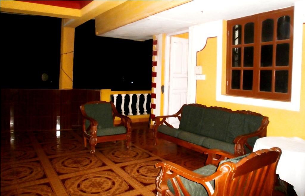 Yellow House Hotel Calangute Exterior photo