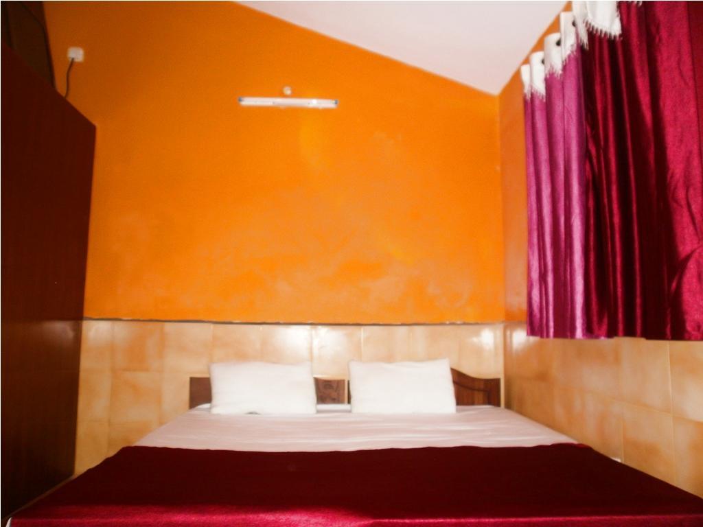 Yellow House Hotel Calangute Exterior photo