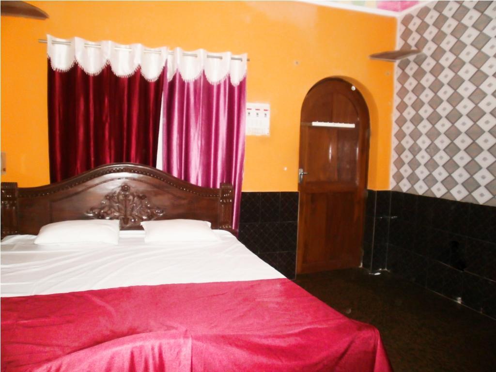 Yellow House Hotel Calangute Exterior photo